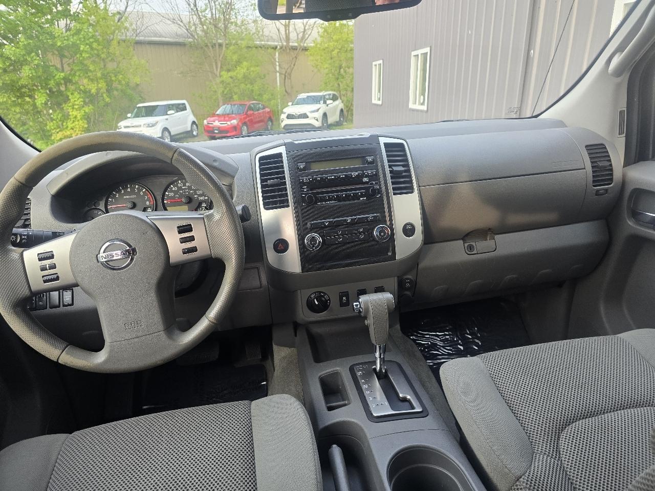 Nissan Frontier 4WD Crew Cab SWB Auto SV 2012