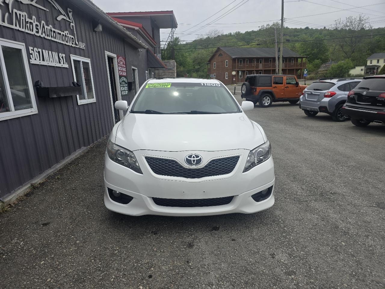 Toyota Camry 4dr Sdn I4 Man LE (Natl) 2011