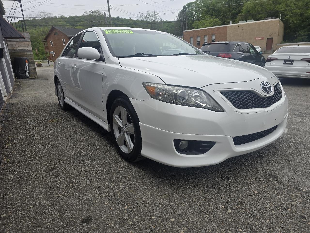 Toyota Camry 4dr Sdn I4 Man LE (Natl) 2011