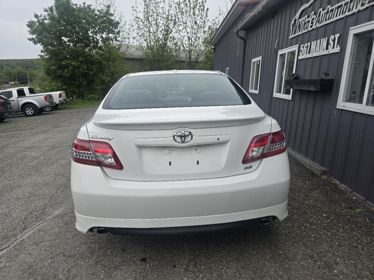 Toyota Camry 4dr Sdn I4 Man LE (Natl) 2011