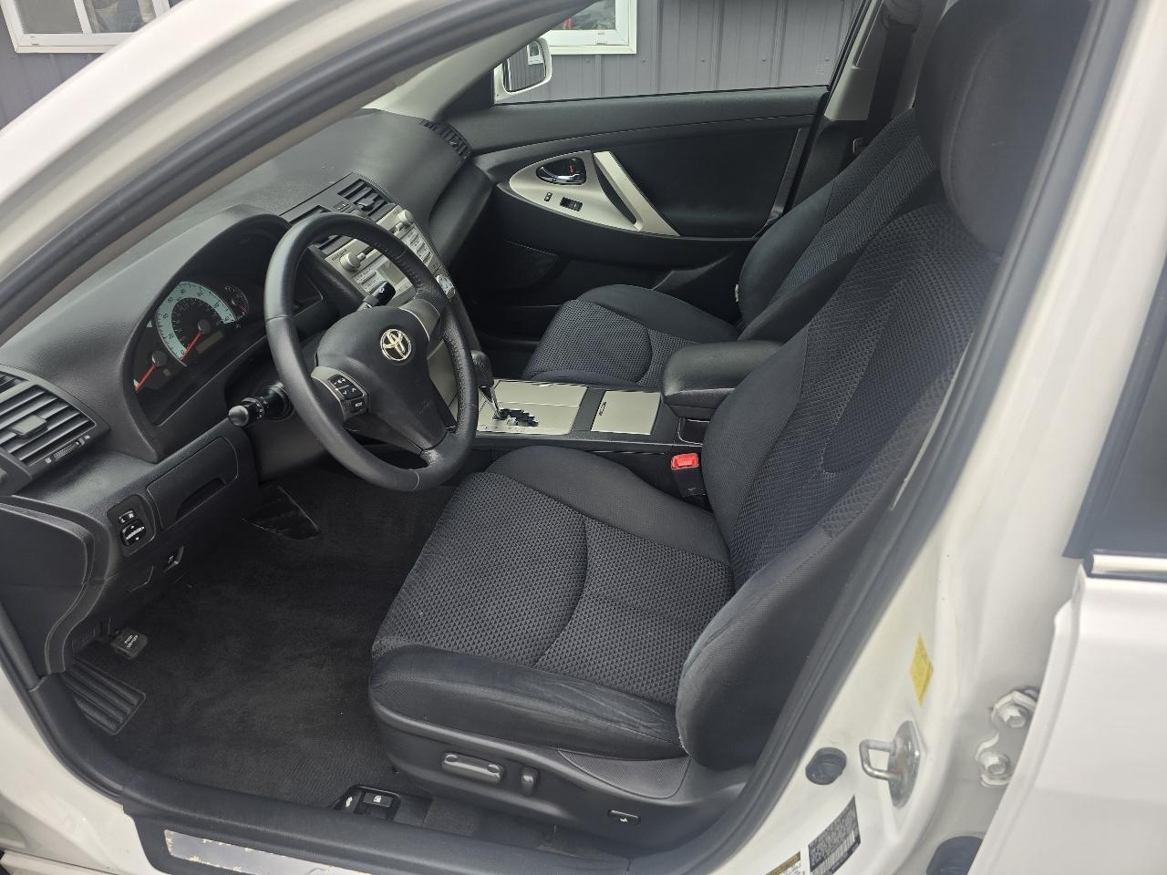 Toyota Camry 4dr Sdn I4 Man LE (Natl) 2011