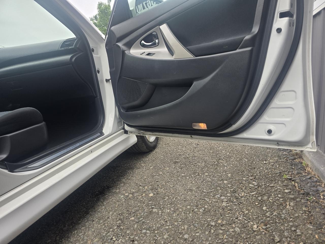 Toyota Camry 4dr Sdn I4 Man LE (Natl) 2011