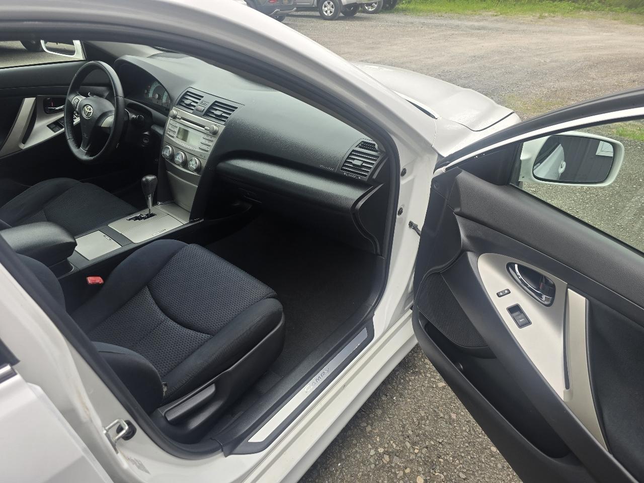 Toyota Camry 4dr Sdn I4 Man LE (Natl) 2011