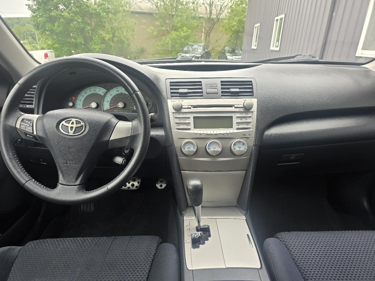 Toyota Camry 4dr Sdn I4 Man LE (Natl) 2011