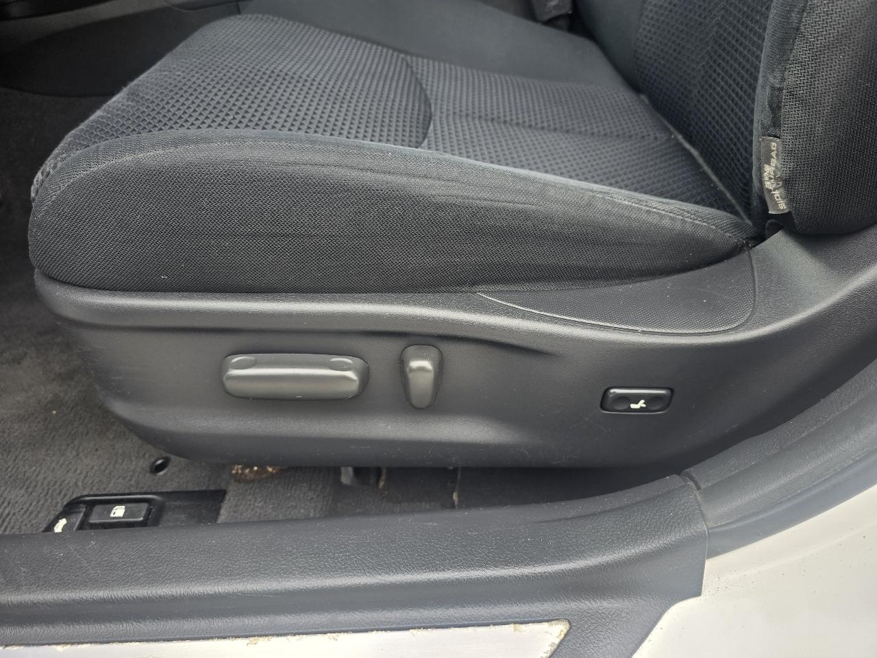 Toyota Camry 4dr Sdn I4 Man LE (Natl) 2011