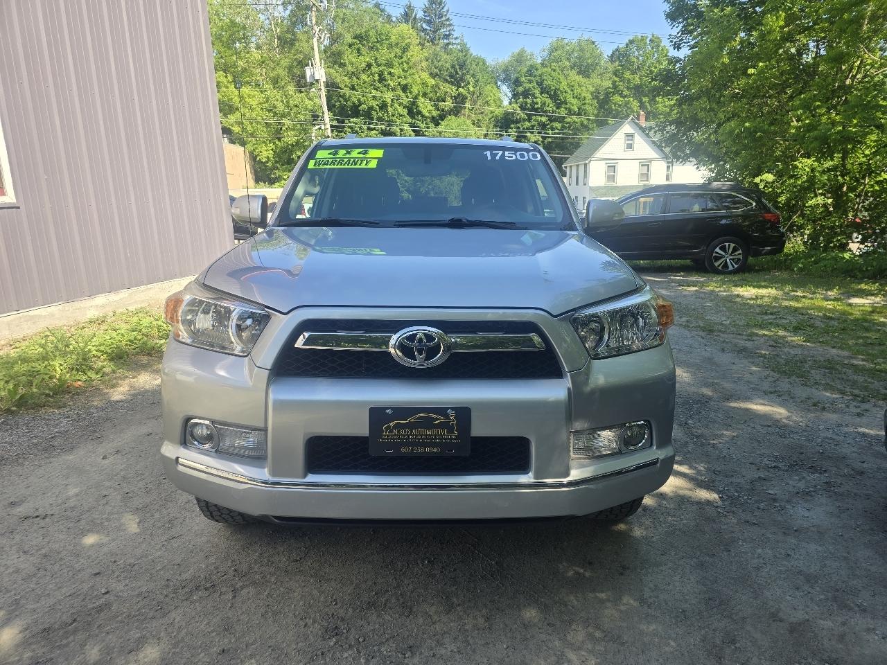 Toyota 4Runner 4WD 4dr V6 Limited (Natl) 2011