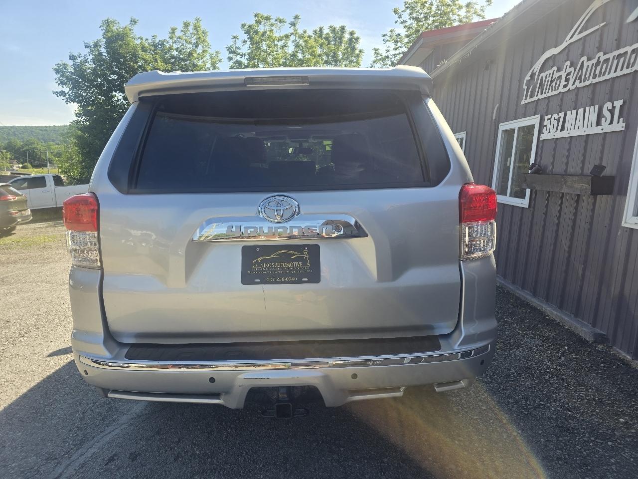 Toyota 4Runner 4WD 4dr V6 Limited (Natl) 2011