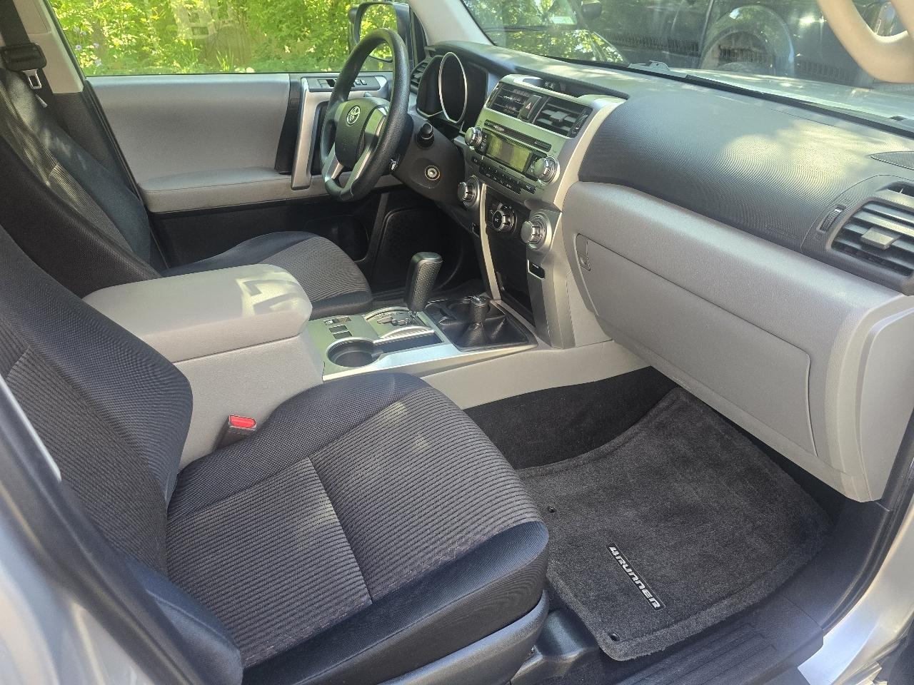 Toyota 4Runner 4WD 4dr V6 Limited (Natl) 2011