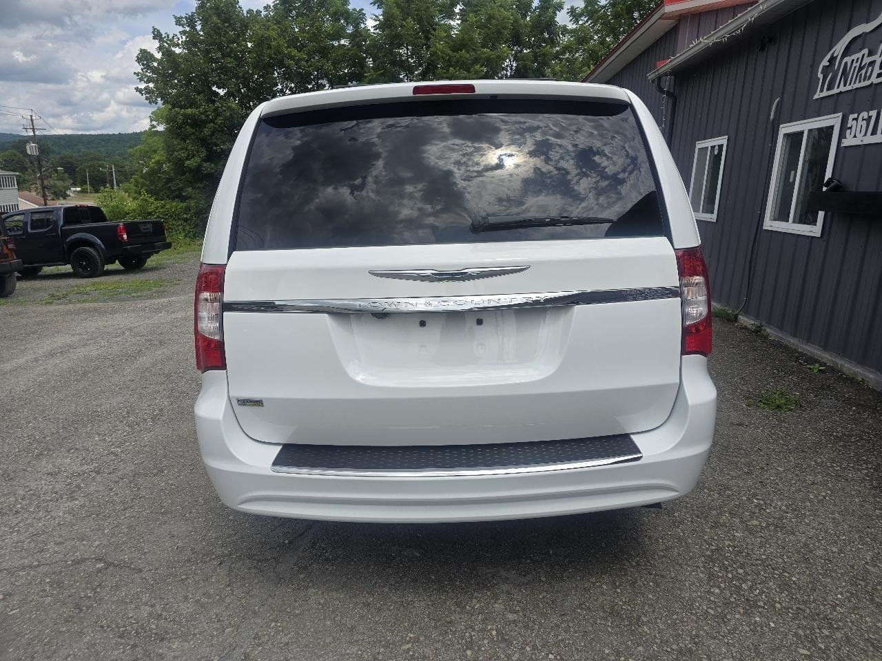 Chrysler Town & Country 4dr Wgn Touring 2014