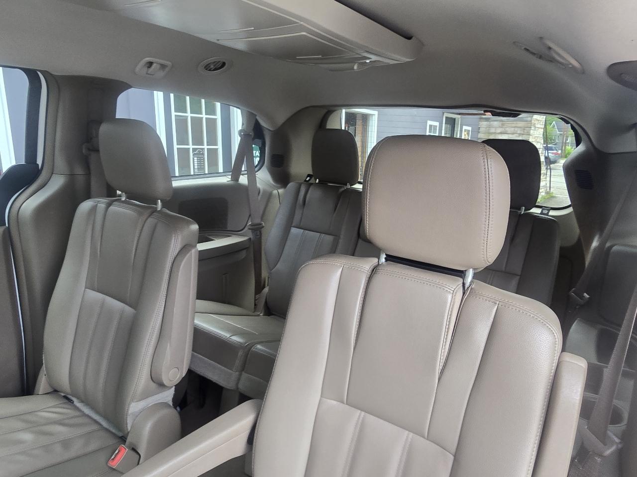 Chrysler Town & Country 4dr Wgn Touring 2014