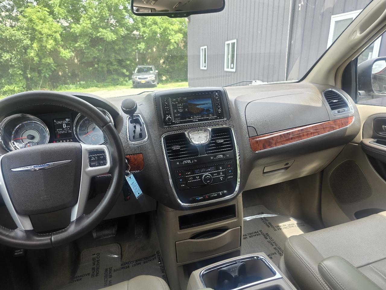 Chrysler Town & Country 4dr Wgn Touring 2014