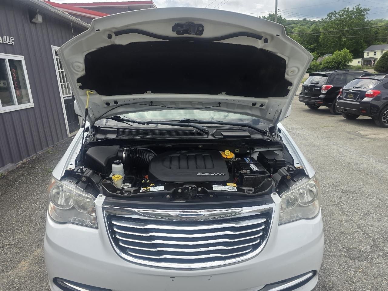 Chrysler Town & Country 4dr Wgn Touring 2014