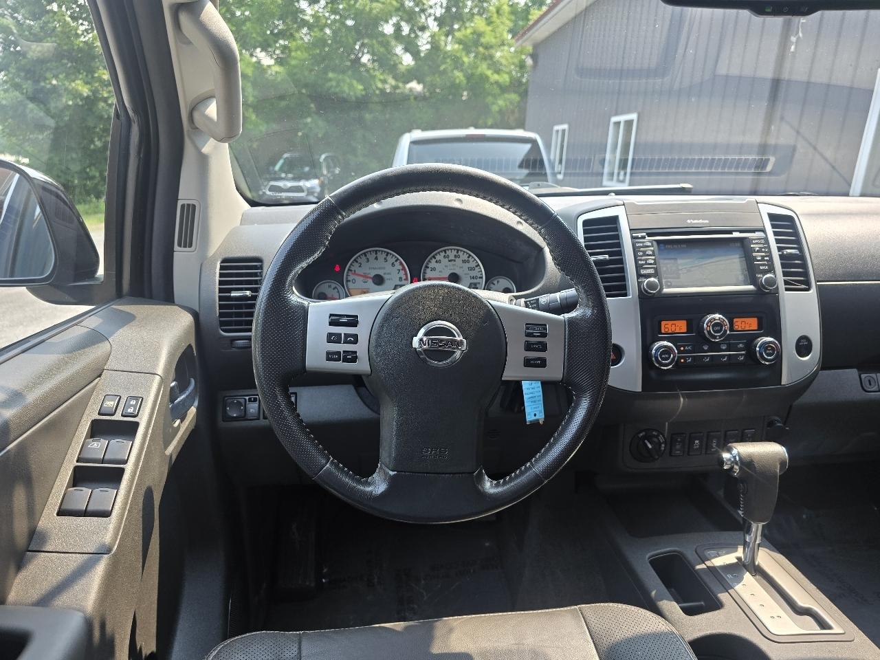 Nissan FRONTIER X  2016