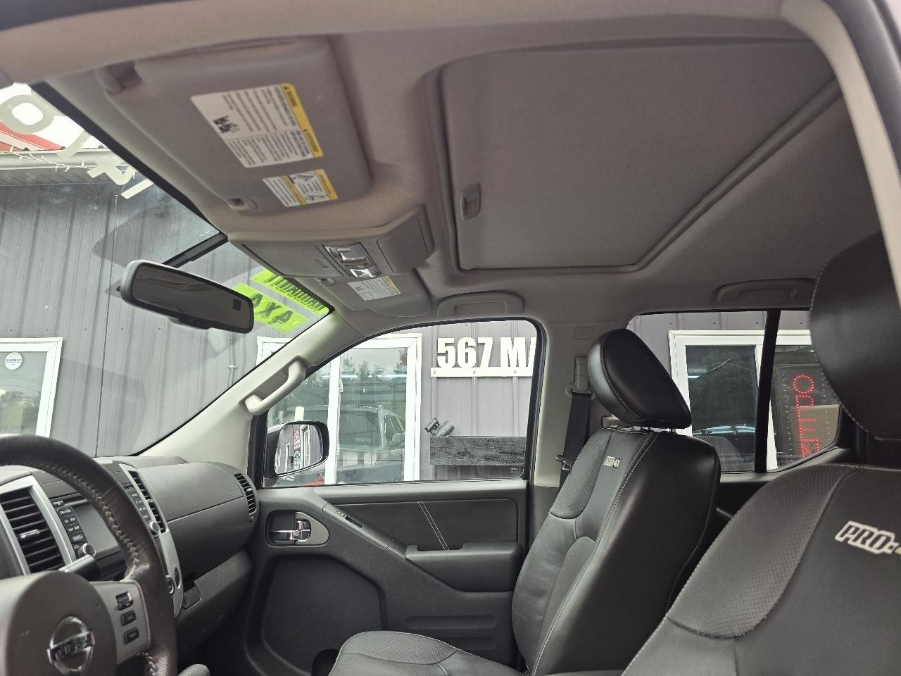 Nissan FRONTIER X  2016