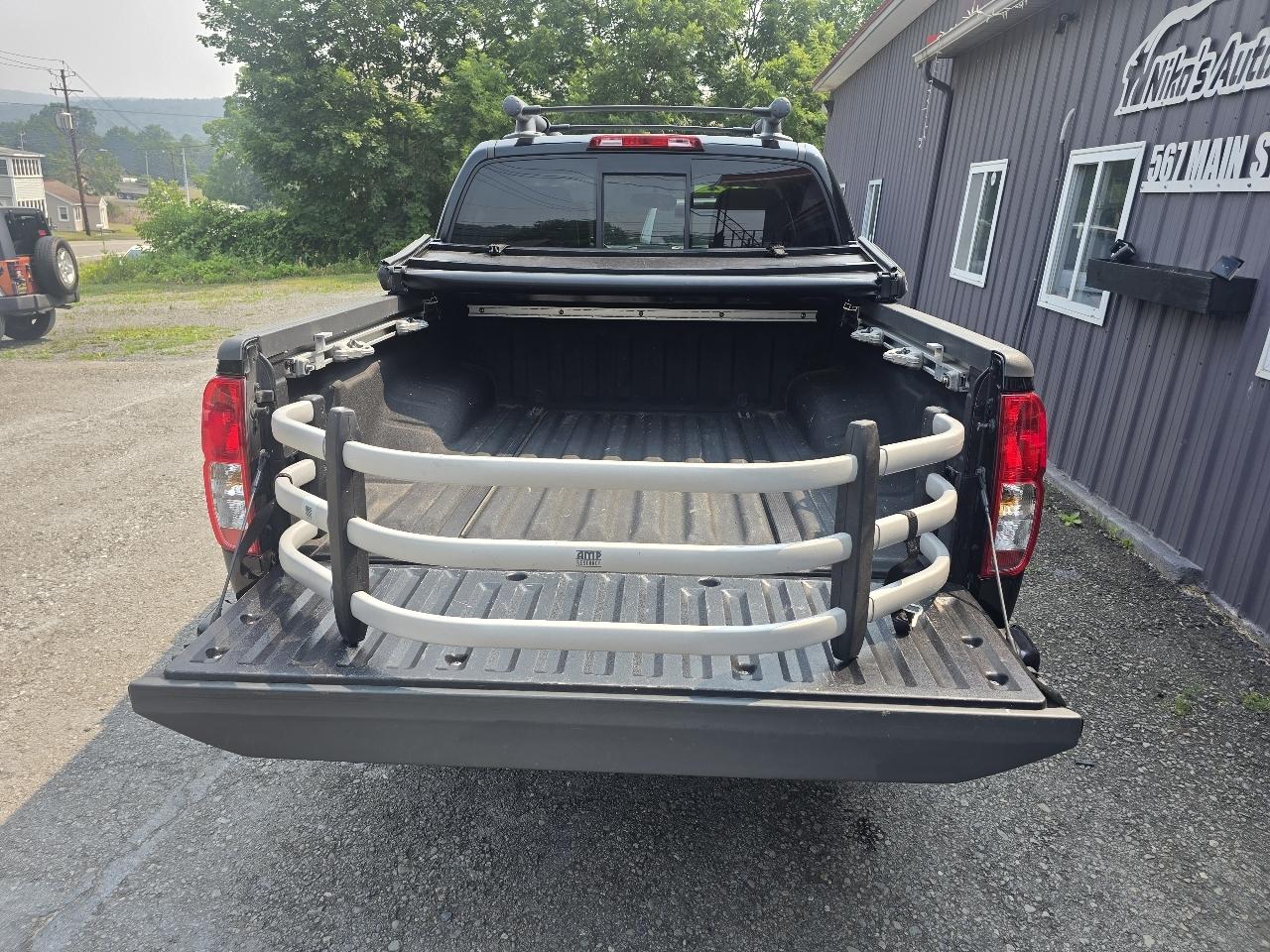 Nissan FRONTIER X  2016