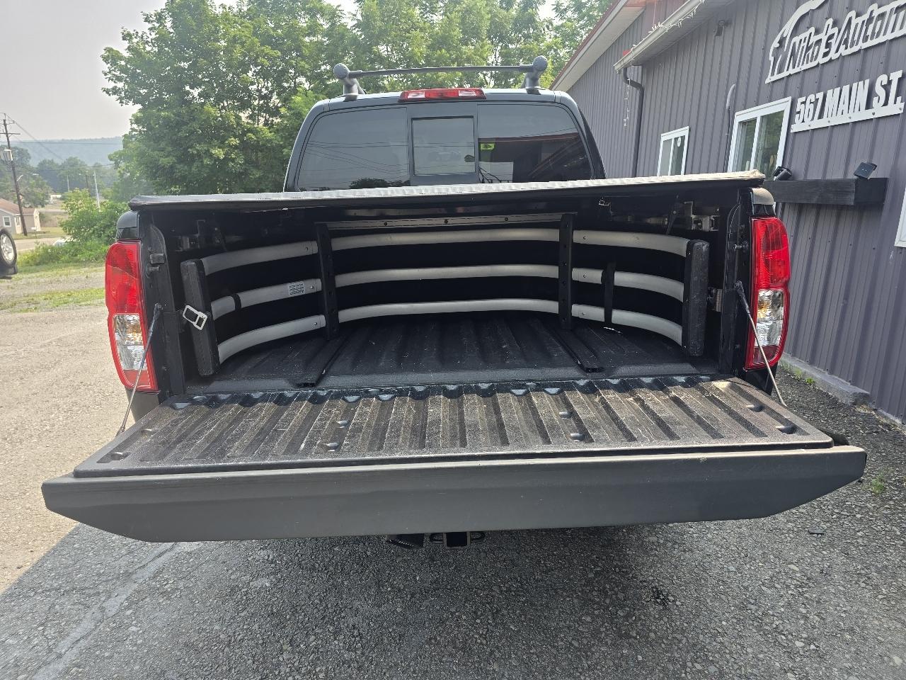 Nissan FRONTIER X  2016