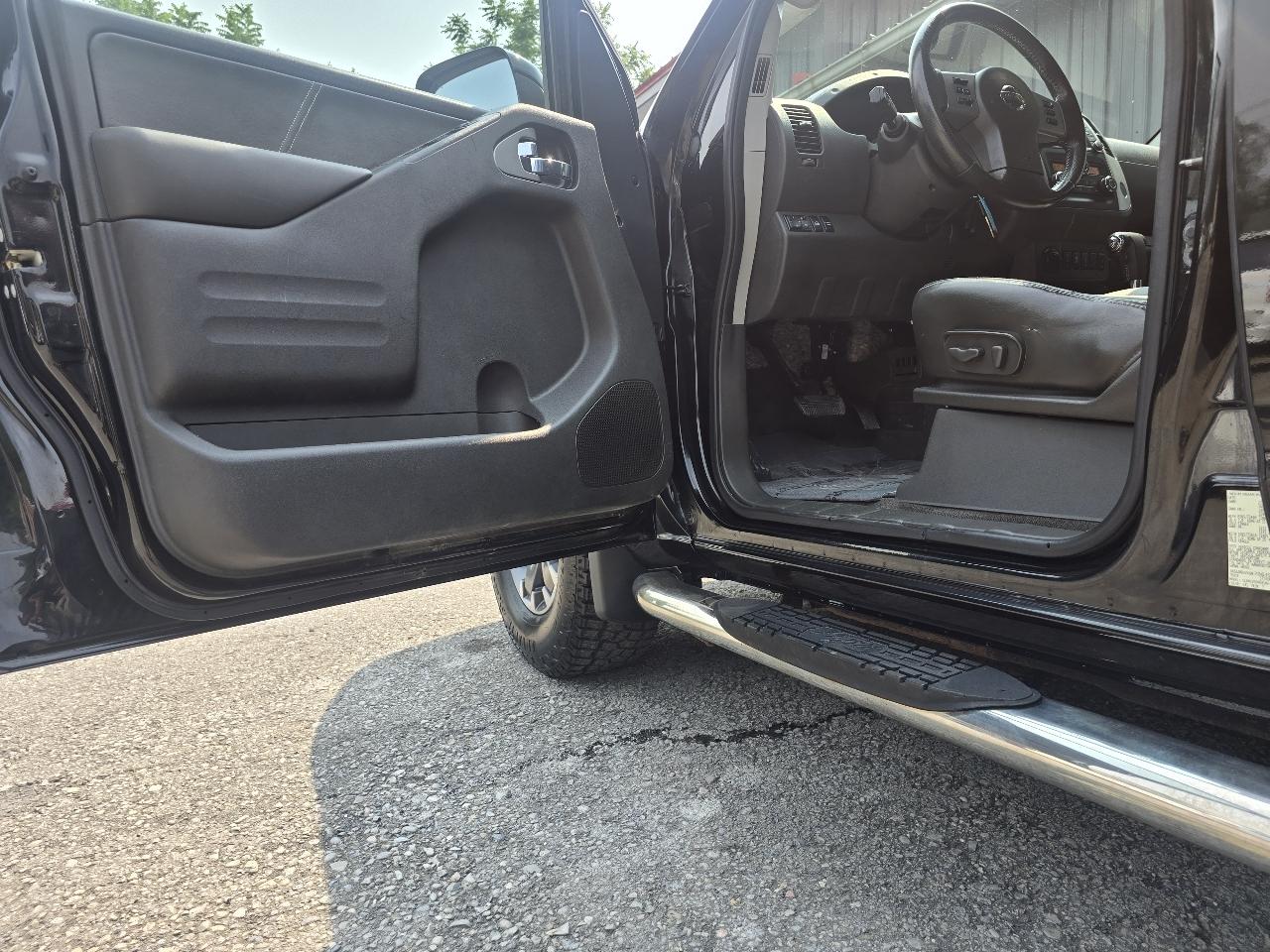 Nissan FRONTIER X  2016