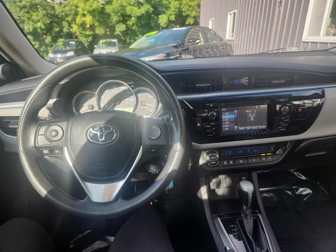 2015 Toyota Corolla LE - Photo 16