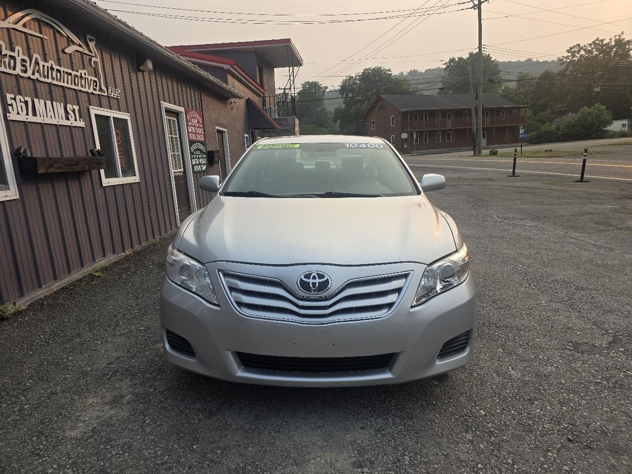 Toyota Camry 4dr Sdn I4 Man LE (Natl) 2011