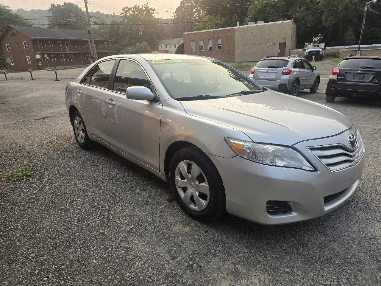 Toyota Camry 4dr Sdn I4 Man LE (Natl) 2011
