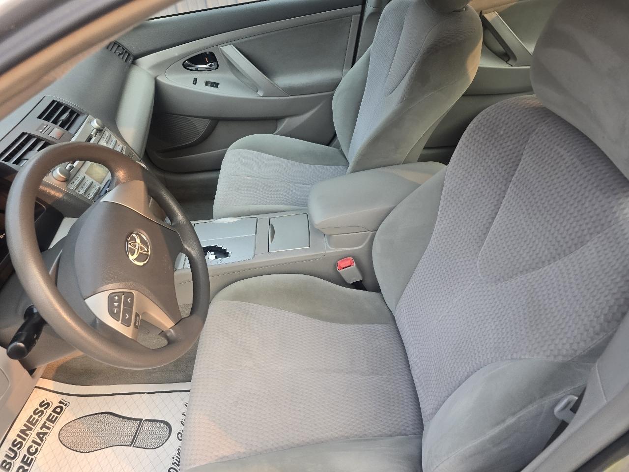 Toyota Camry 4dr Sdn I4 Man LE (Natl) 2011