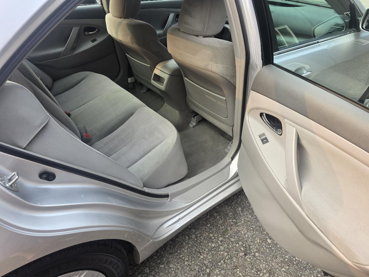 Toyota Camry 4dr Sdn I4 Man LE (Natl) 2011