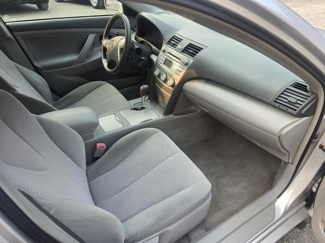 Toyota Camry 4dr Sdn I4 Man LE (Natl) 2011