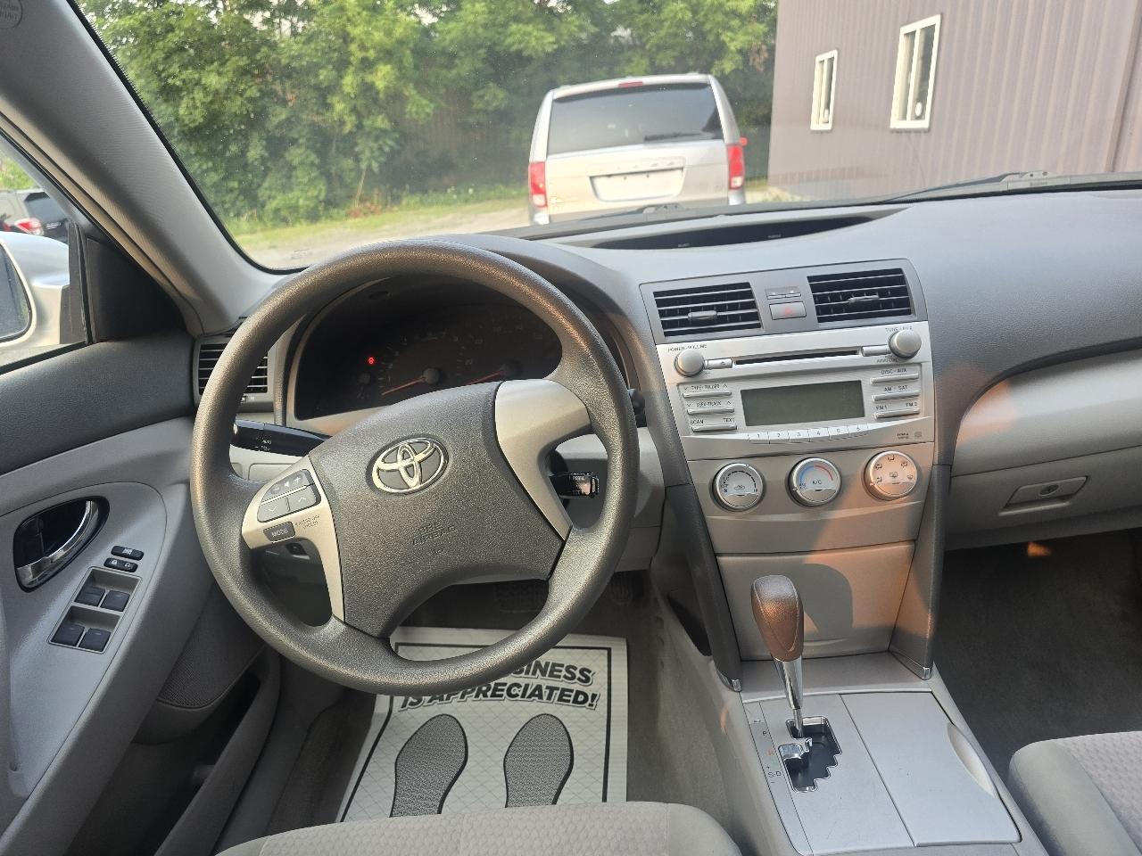 Toyota Camry 4dr Sdn I4 Man LE (Natl) 2011