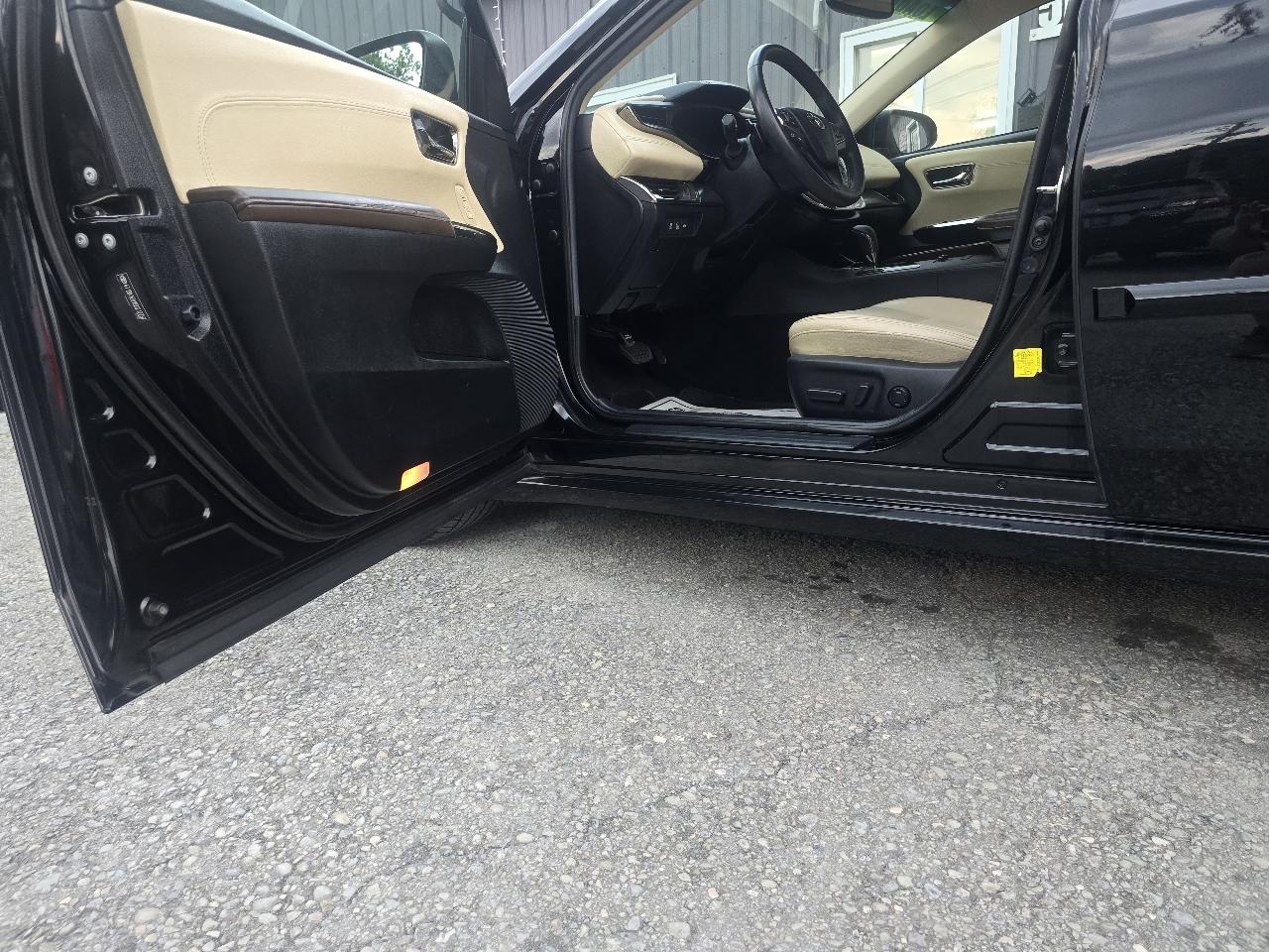 Toyota Avalon 4dr Sdn XLE Premium (Natl) 2016