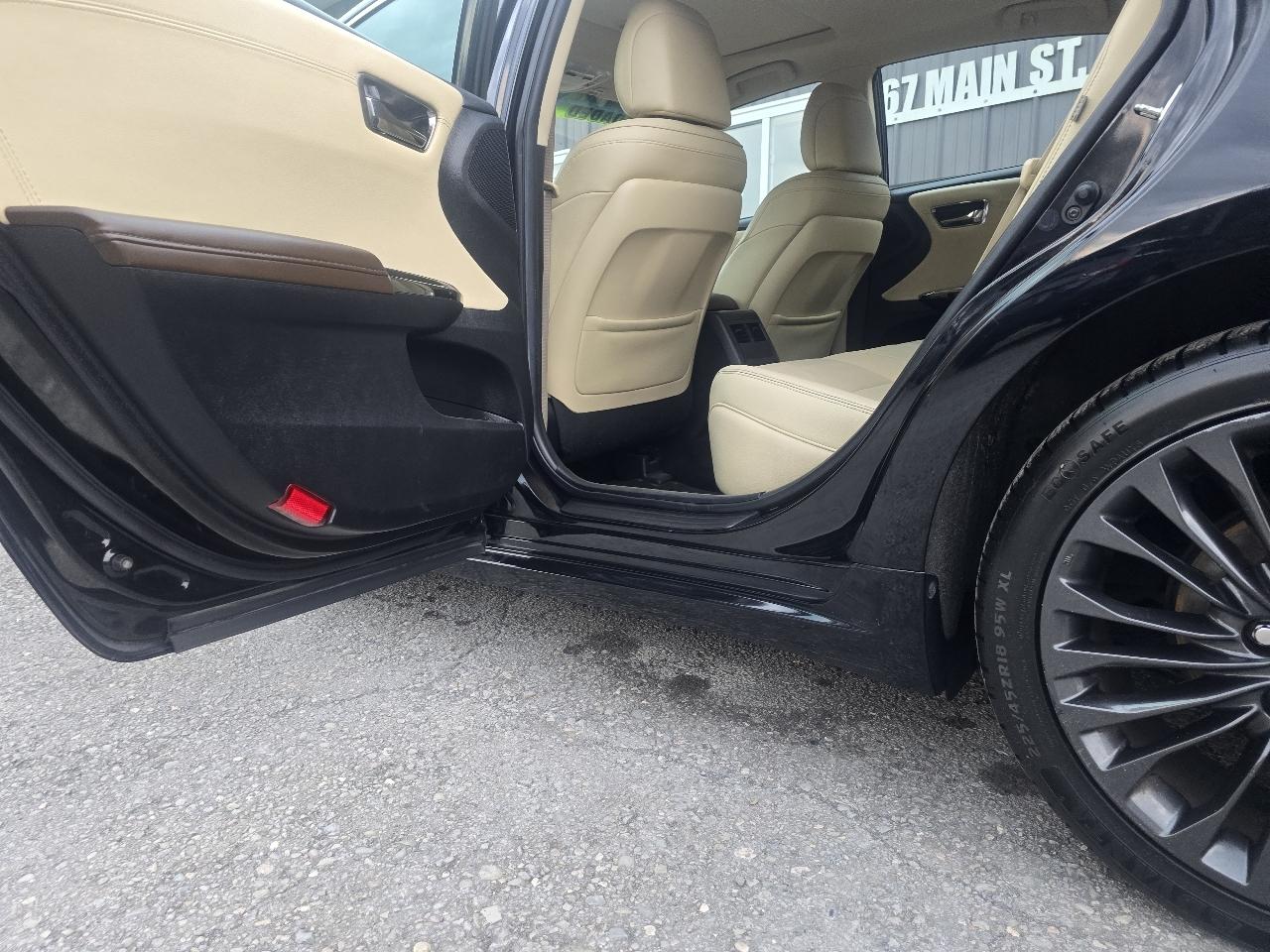 Toyota Avalon 4dr Sdn XLE Premium (Natl) 2016