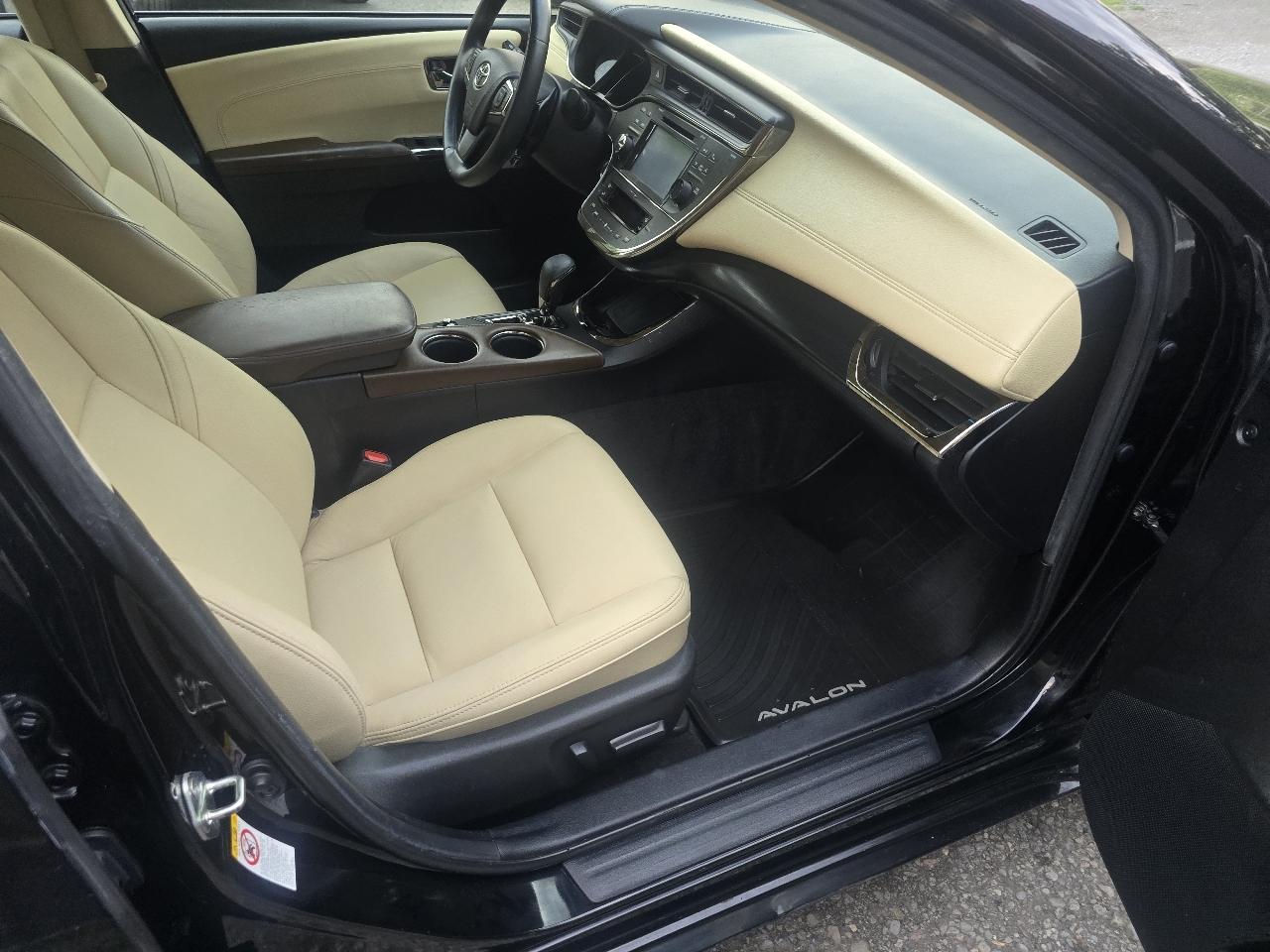 Toyota Avalon 4dr Sdn XLE Premium (Natl) 2016