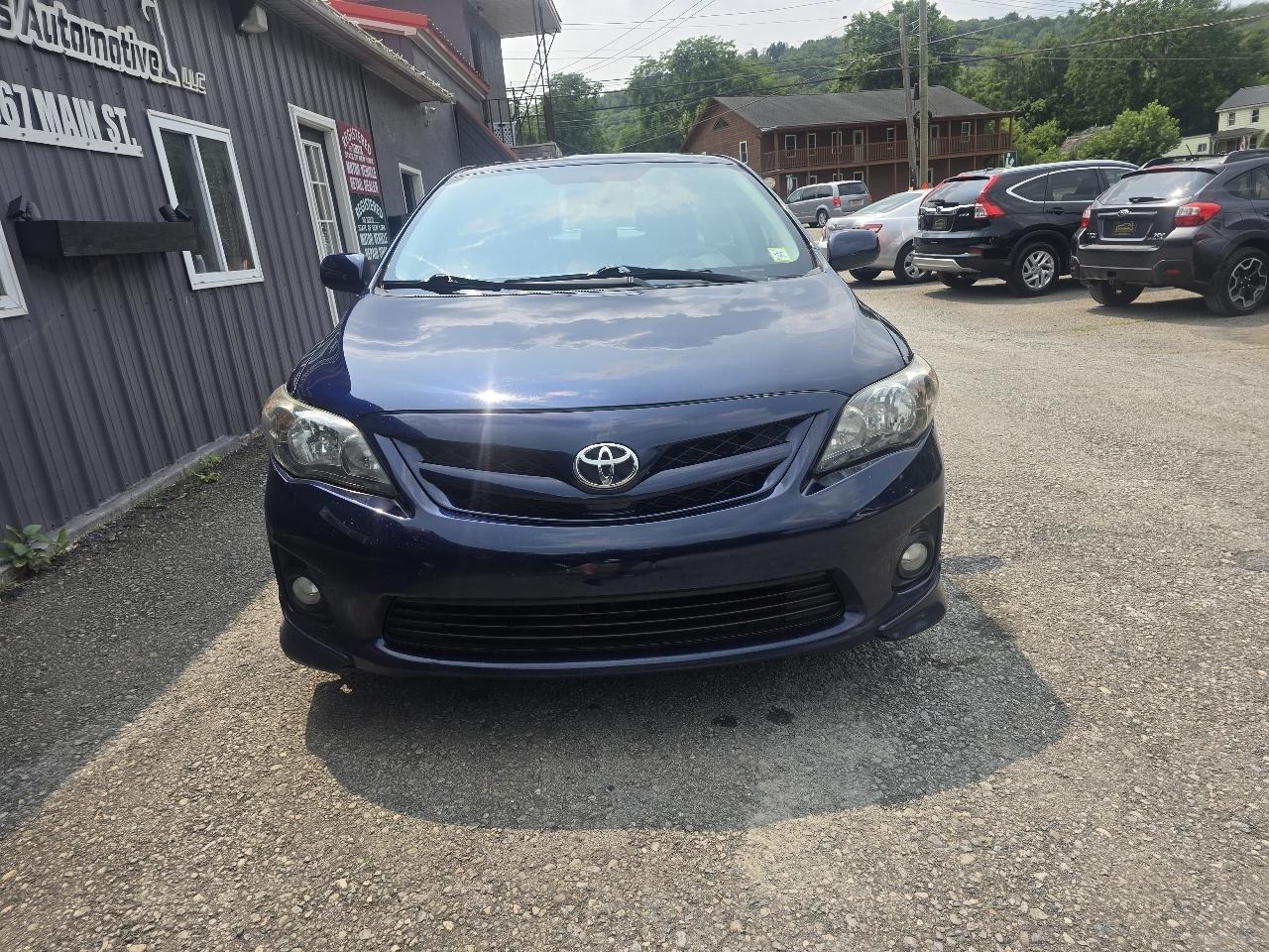 Toyota Corolla 4dr Sdn Auto LE (Natl) 2011