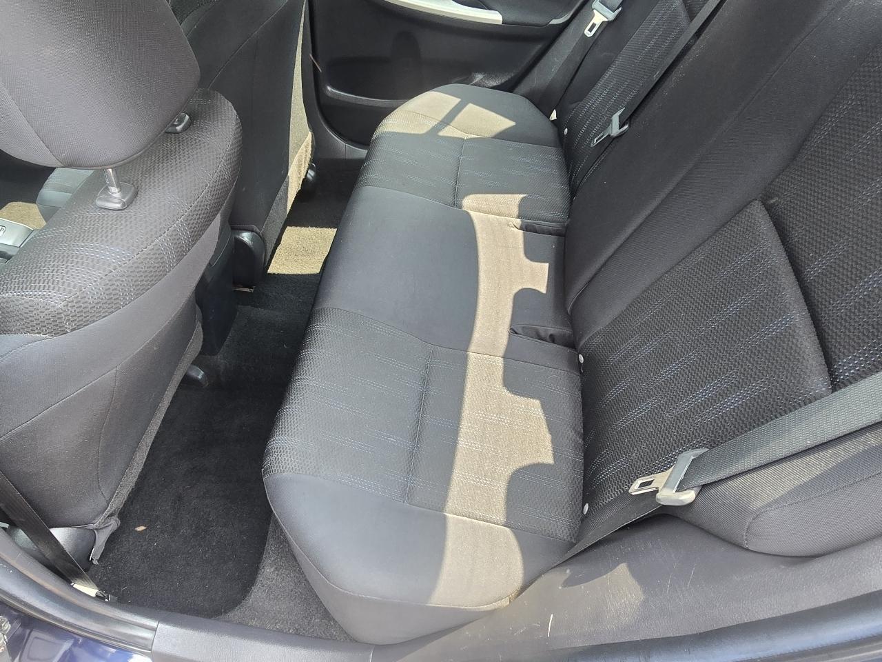 Toyota Corolla 4dr Sdn Auto LE (Natl) 2011