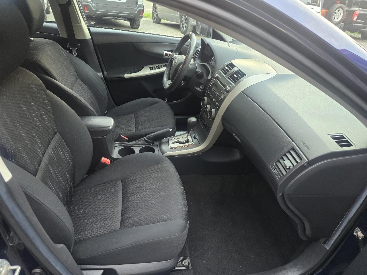 Toyota Corolla 4dr Sdn Auto LE (Natl) 2011