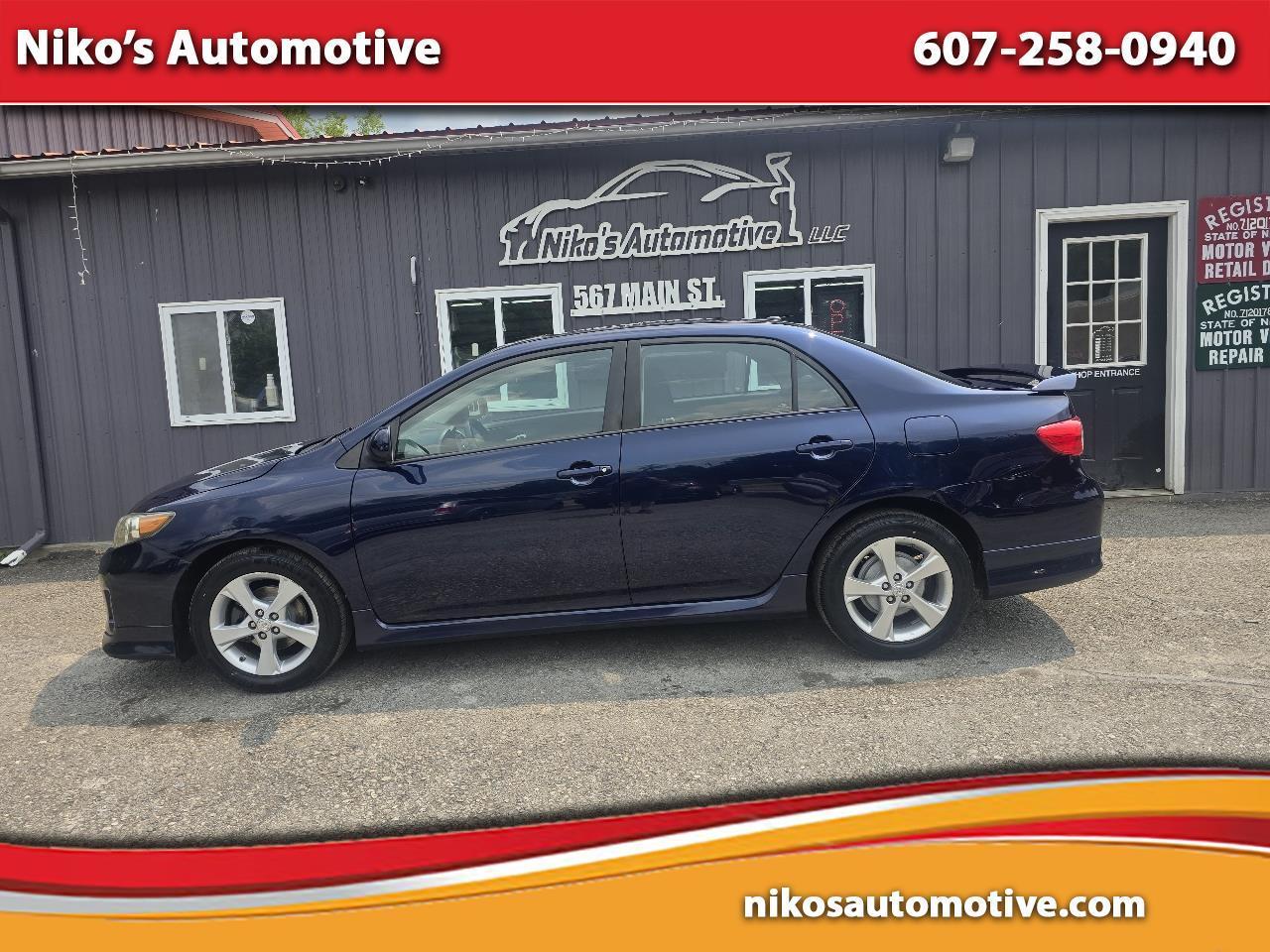 Toyota Corolla 4dr Sdn Auto LE (Natl) 2011
