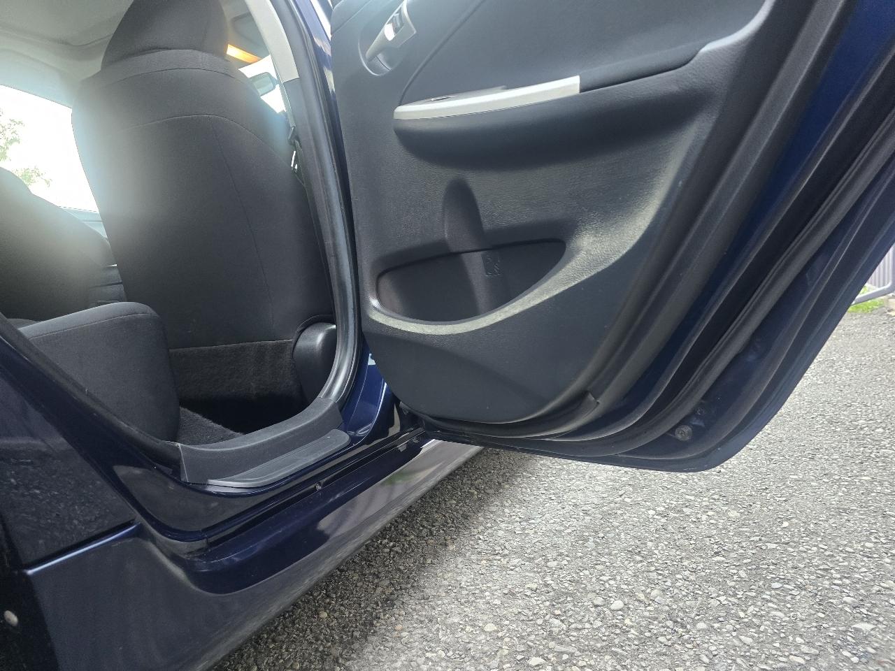 Toyota Corolla 4dr Sdn Auto LE (Natl) 2011