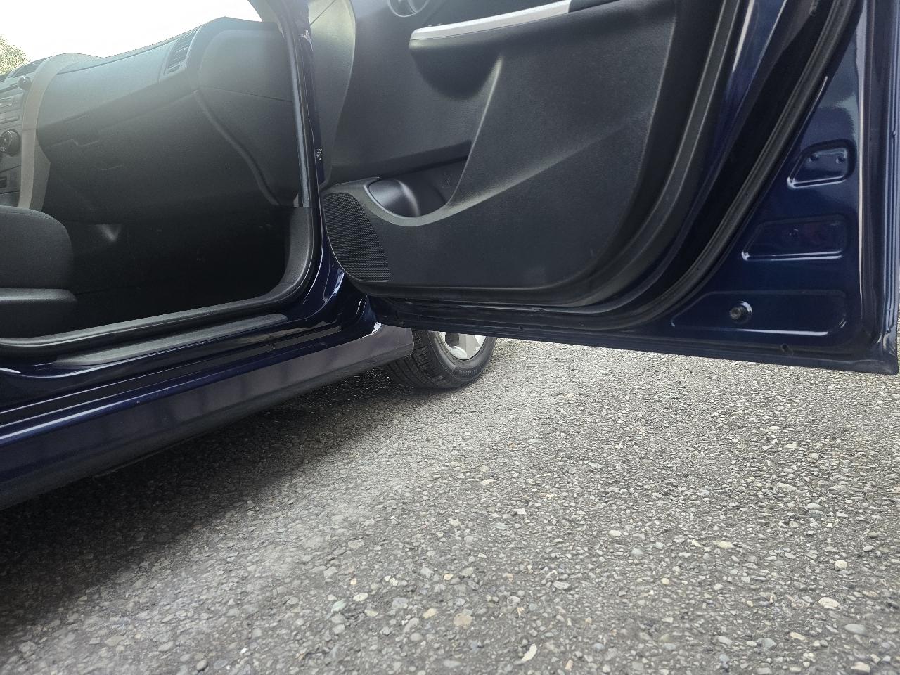 Toyota Corolla 4dr Sdn Auto LE (Natl) 2011