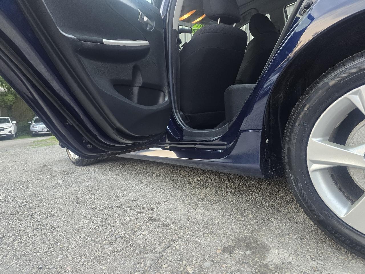 Toyota Corolla 4dr Sdn Auto LE (Natl) 2011