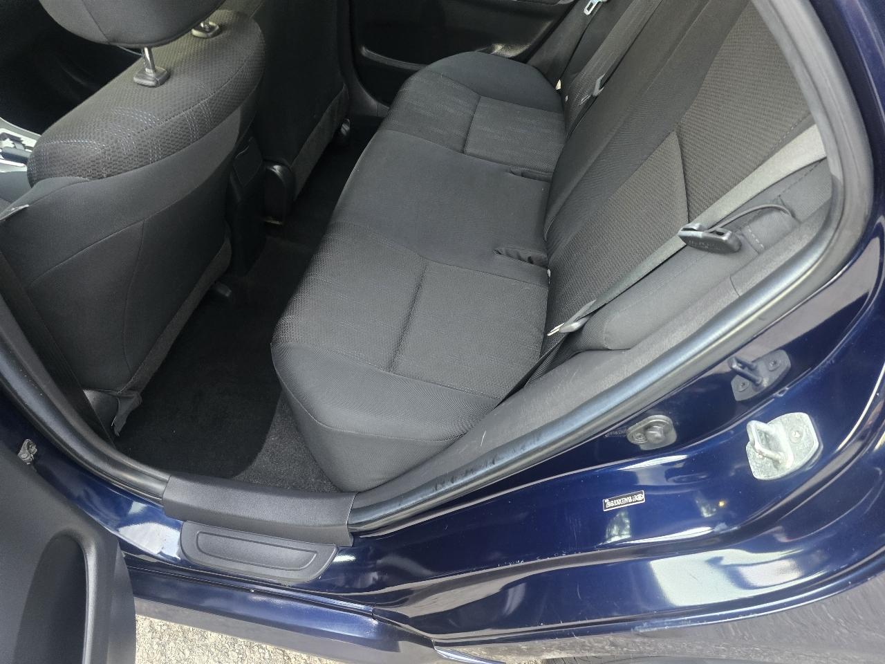 Toyota Corolla 4dr Sdn Auto LE (Natl) 2011