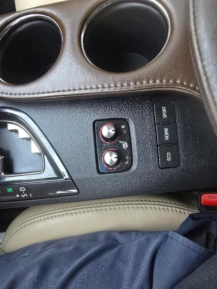 Toyota Corolla 4dr Sdn Auto LE (Natl) 2011