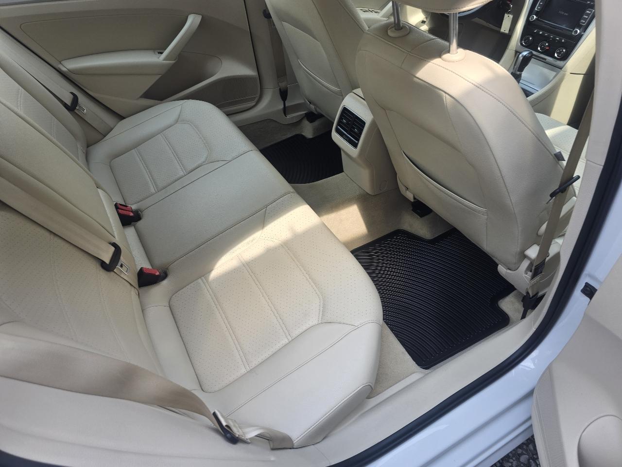 Volkswagen Passat 4dr Sdn 2.5L Auto SE PZEV 2013