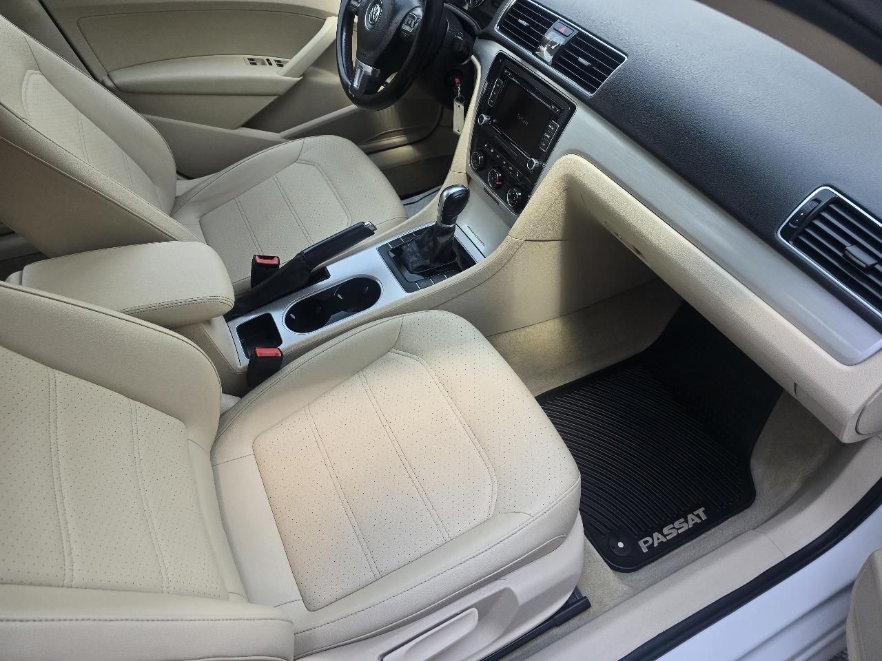 Volkswagen Passat 4dr Sdn 2.5L Auto SE PZEV 2013