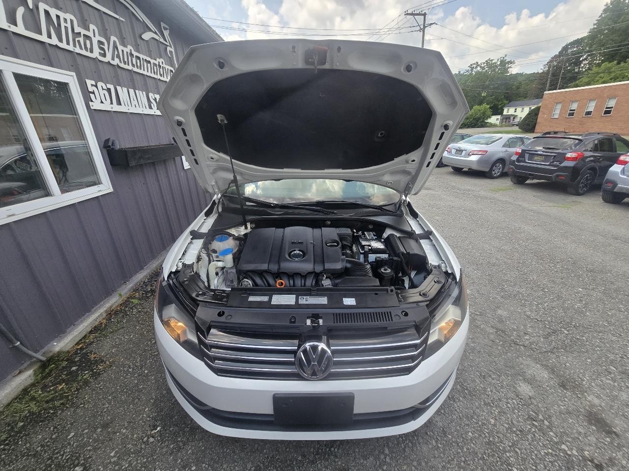 Volkswagen Passat 4dr Sdn 2.5L Auto SE PZEV 2013