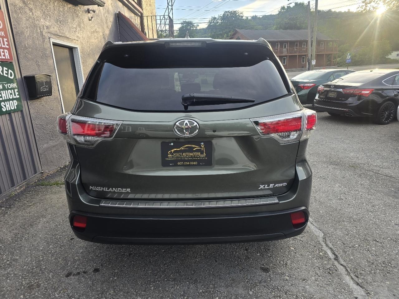 Toyota Highlander AWD 4dr V6 XLE (Natl) 2016