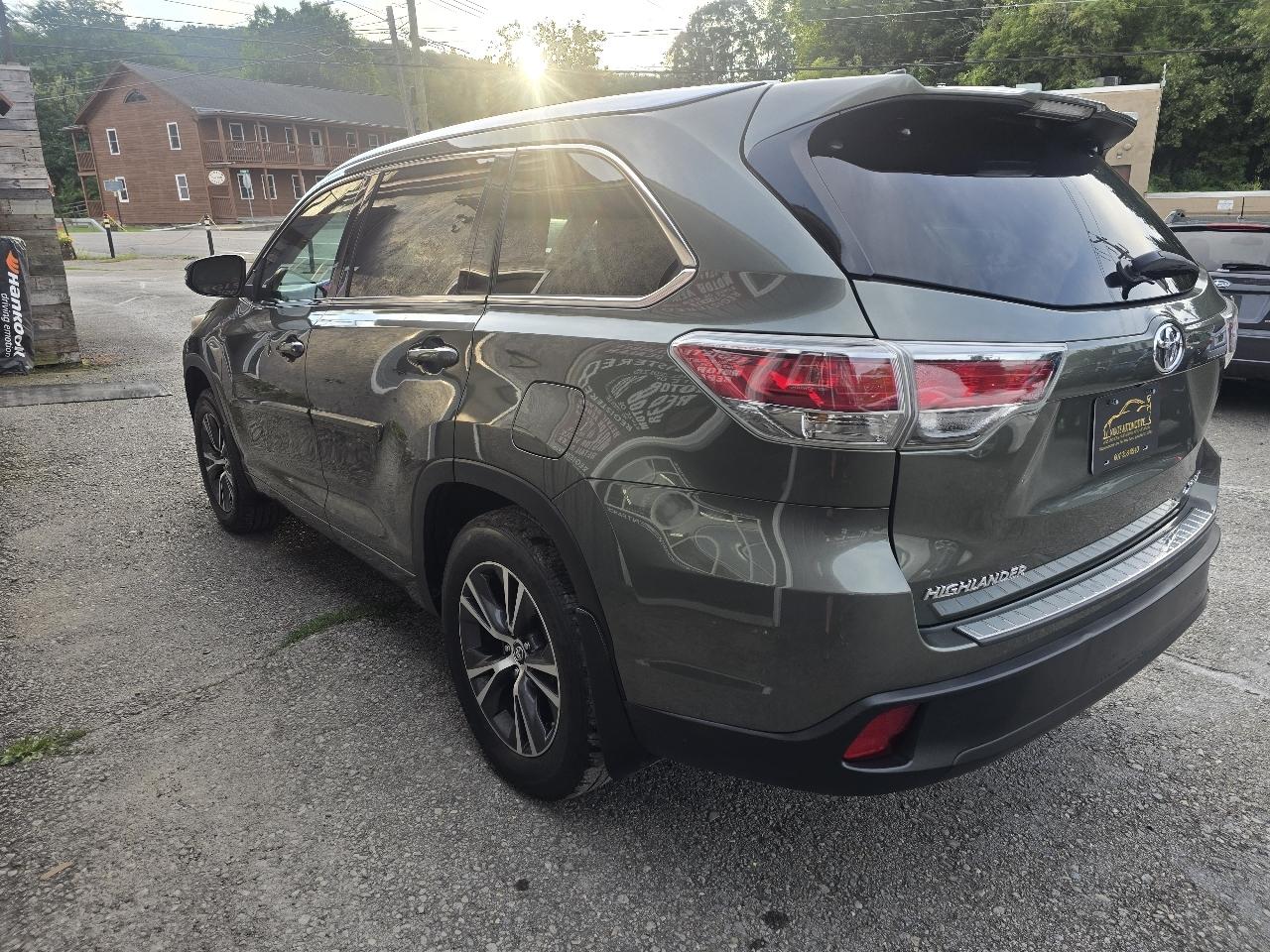 Toyota Highlander AWD 4dr V6 XLE (Natl) 2016