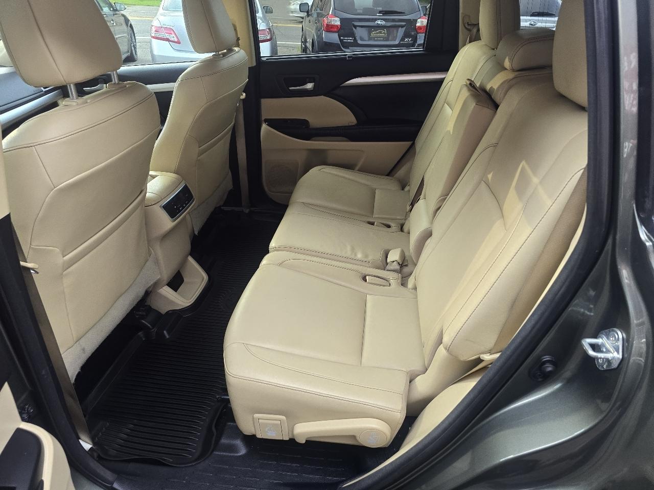 Toyota Highlander AWD 4dr V6 XLE (Natl) 2016