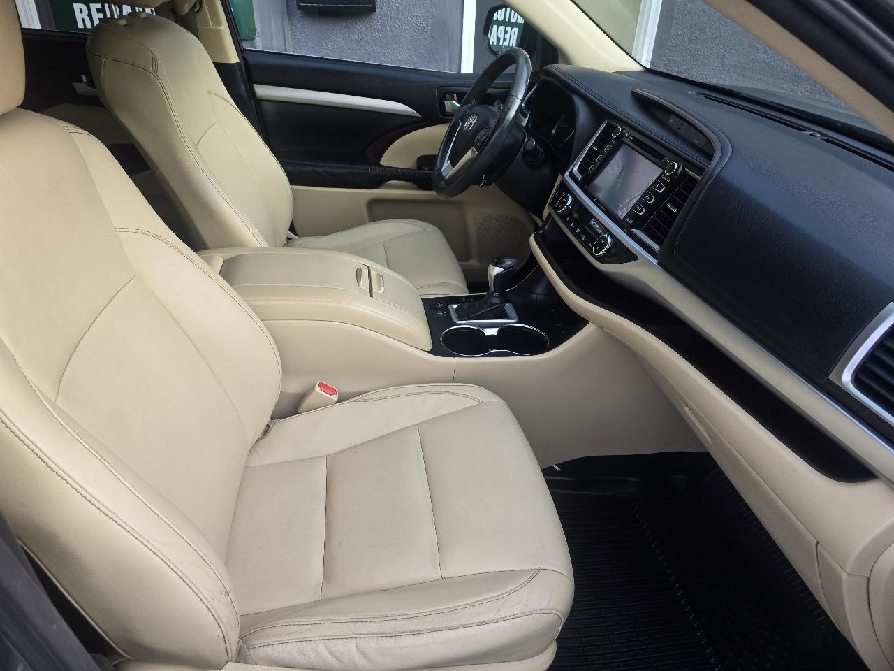 Toyota Highlander AWD 4dr V6 XLE (Natl) 2016