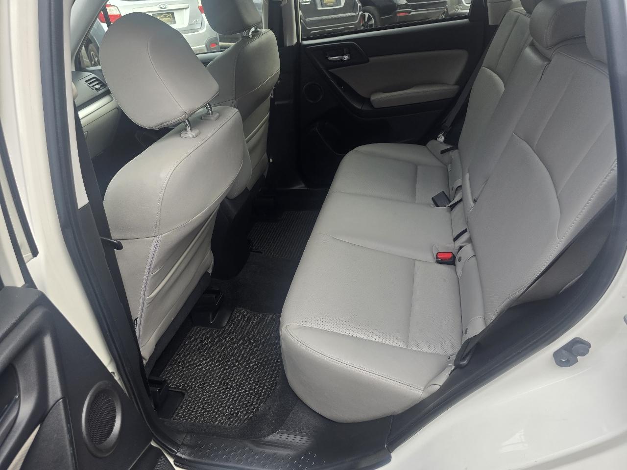 Subaru Forester 4dr CVT 2.5i Touring PZEV 2015