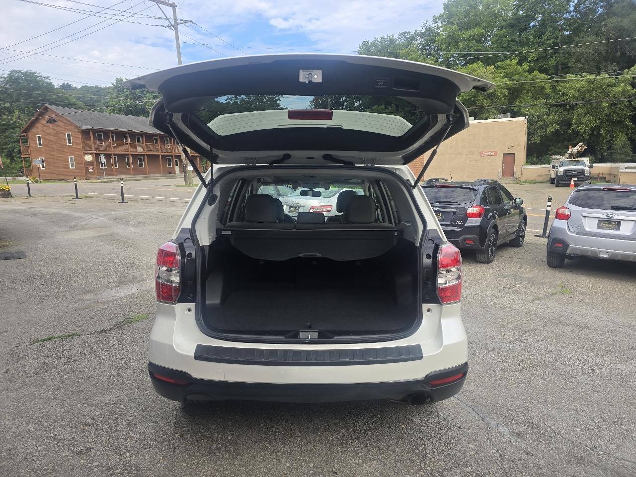 Subaru Forester 4dr CVT 2.5i Touring PZEV 2015