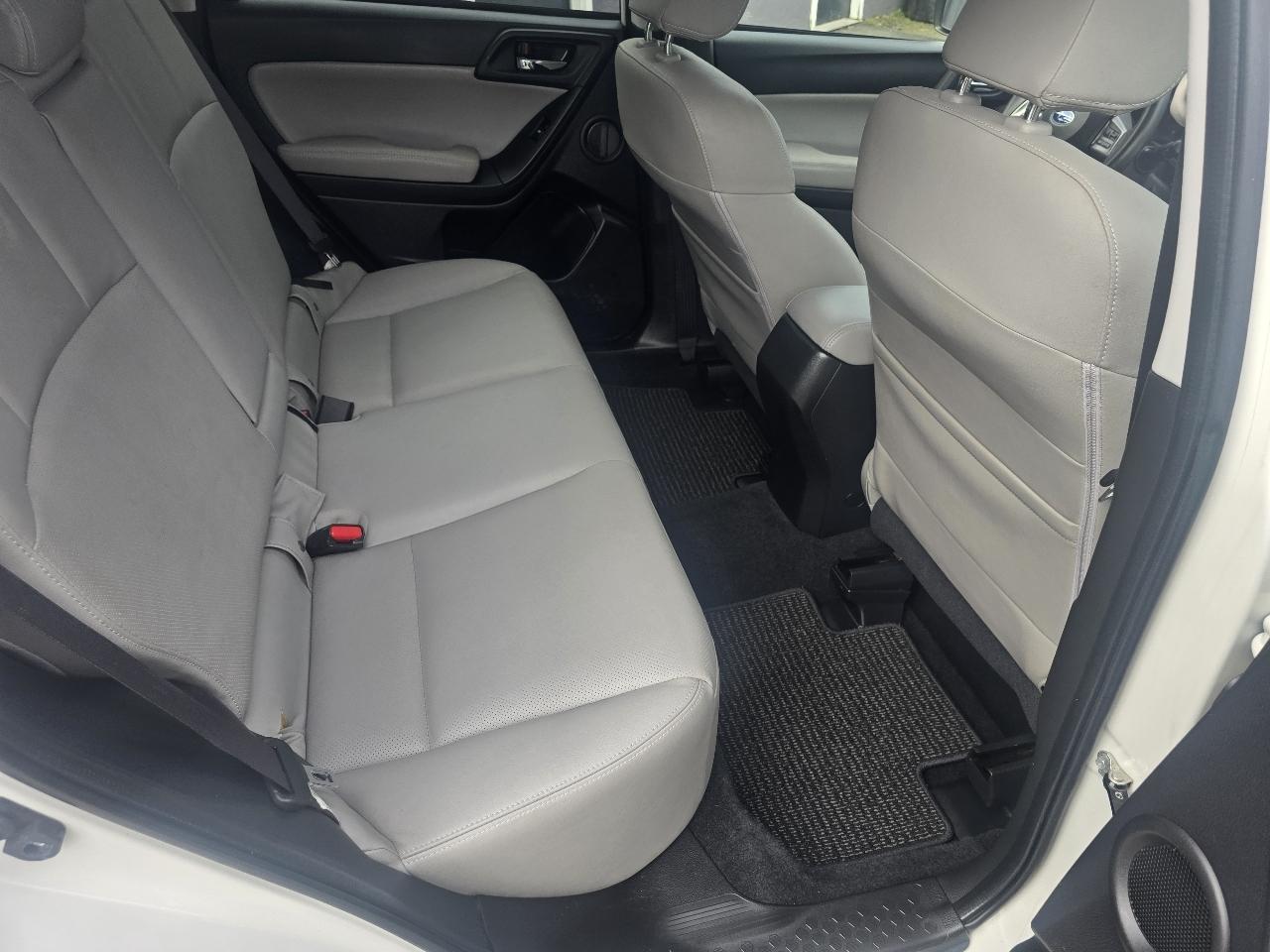 Subaru Forester 4dr CVT 2.5i Touring PZEV 2015